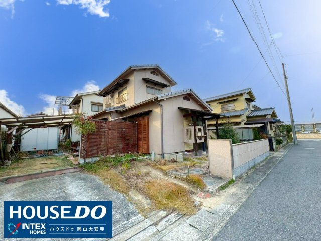 倉敷市上東　中古戸建の前面道路含む現地写真