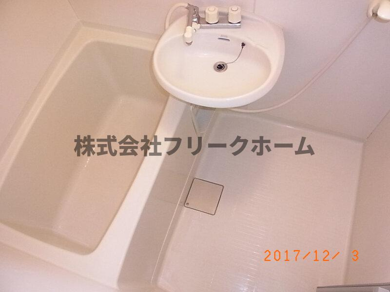 武蔵野市境２丁目のアパートの浴室