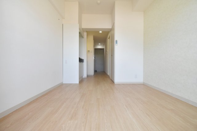 グロース西宮北口の居間・リビング