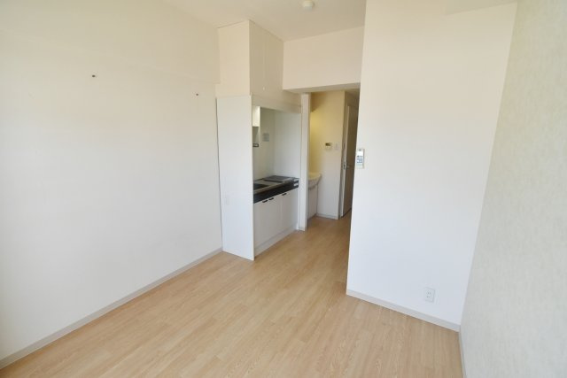 グロース西宮北口の居間・リビング