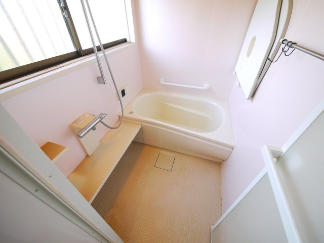 八街市八街い　中古戸建の浴室|内装一部リフォーム済み令和8年1月 5SLDK  閑静な分譲地 カーポート駐車1台
