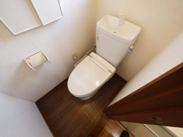 八街市八街い　中古戸建のトイレ|内装一部リフォーム済み令和8年1月 5SLDK  閑静な分譲地 カーポート駐車1台