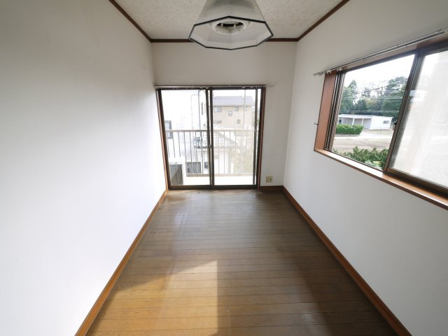 八街市八街い　中古戸建の洋室|内装一部リフォーム済み令和8年1月 5SLDK  閑静な分譲地 カーポート駐車1台