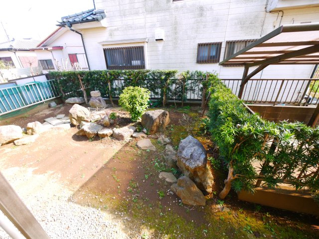 八街市八街い　中古戸建の庭|内装一部リフォーム済み令和8年1月 5SLDK  閑静な分譲地 カーポート駐車1台