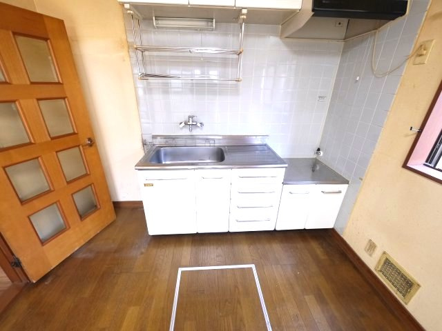 八街市八街い　中古戸建のキッチン|内装一部リフォーム済み令和8年1月 5SLDK  閑静な分譲地 カーポート駐車1台