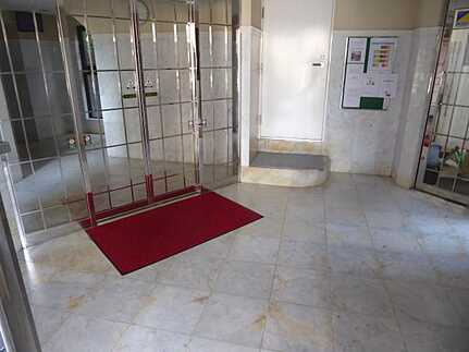 フローレンス口田南弐番館のエントランス