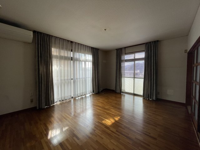 長崎市大手3丁目戸建ての居間・リビング