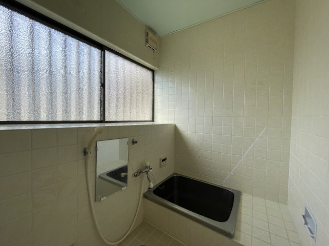 長崎市大手3丁目戸建ての浴室