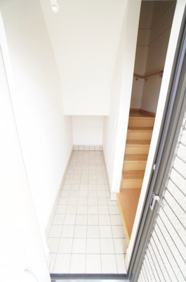 【玄関】 | マーヴェラス葛城 | ※同物件・反転タイプの写真です。
