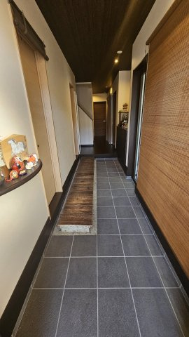 小山市駅南町５丁目１１−２１の玄関