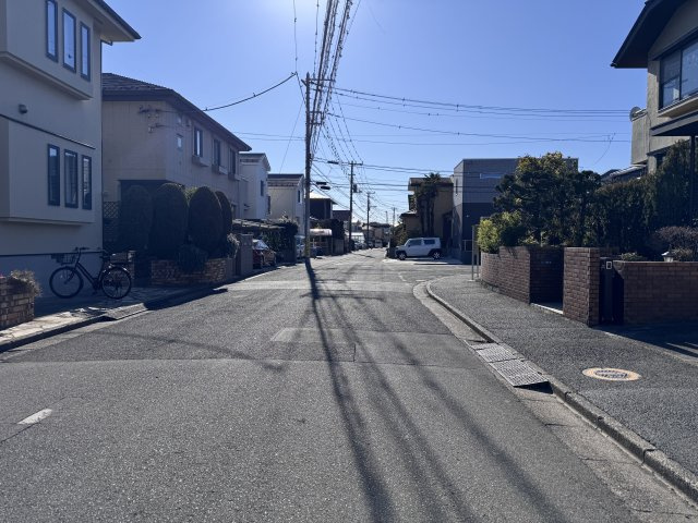 市川市福栄４丁目新築戸建の前面道路含む現地写真|東側前面道路・幅員約8ｍ