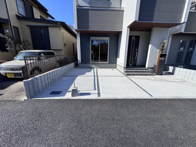 市川市福栄４丁目新築戸建の駐車場|2号棟駐車スペース・並列2台駐車可