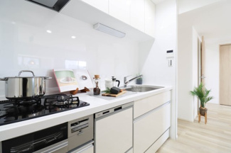 【キッチン】 | ダイアパレス井口リヴァージュ | キッチンに対面カウンター新設、リビングを見渡せる開放的な設計