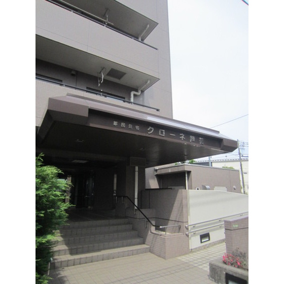 クローネ芦花のエントランス|落ち着いたエントランスです