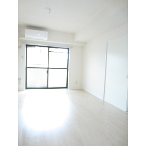 クローネ芦花の居間・リビング|ゆったりとした居間です