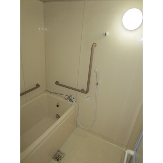 クローネ芦花の浴室|ゆったり過ごせるお風呂です