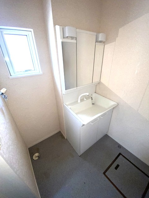 双葉１丁目　中古戸建の独立洗面台