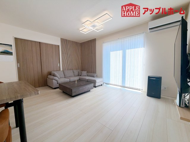 [中古住宅] さいたま市見沼区宮ヶ谷塔の居間・リビング|窓から差し込む光で家族を温かく包み込みます。明るいリビングで子育てする喜びを☆いつでも見学可能です！