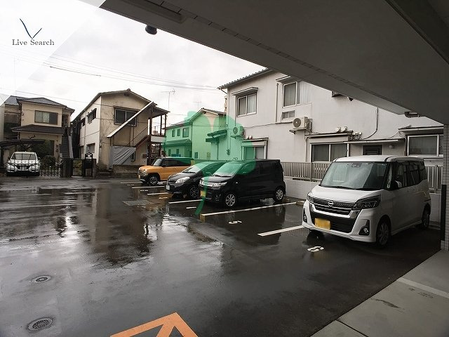 ウインステージ箱崎2の駐車場