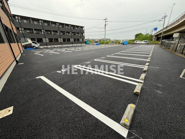 デ・クメール福田町の駐車場