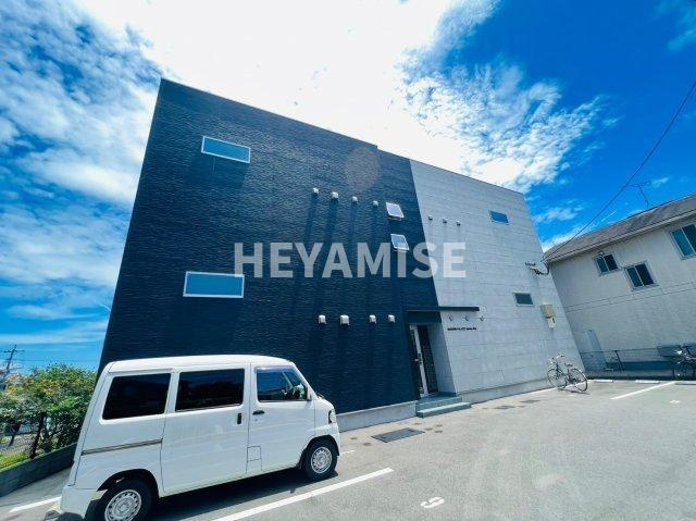 modern palazzo Isahaya Moa