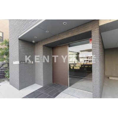 【エントランス】 | アットホームレジデンス | 清潔なエントランスです