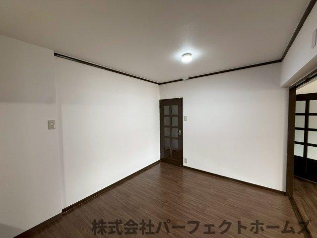グリーンヒル光善寺住宅第5号棟の洋室|明るい洋室です