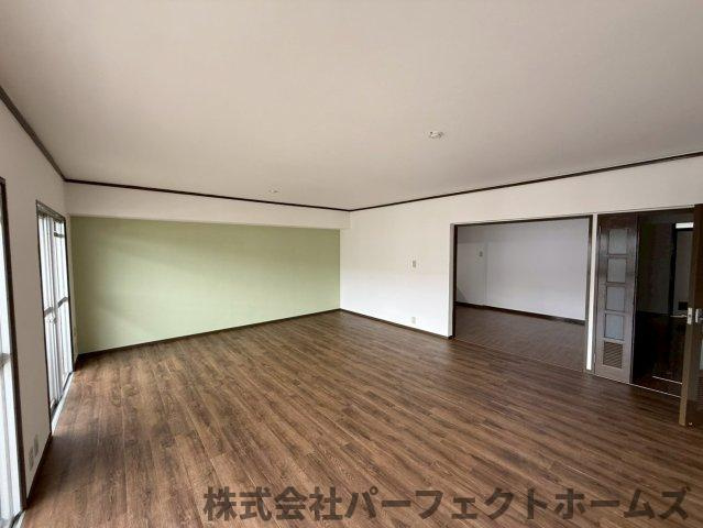 グリーンヒル光善寺住宅第5号棟の居間・リビング