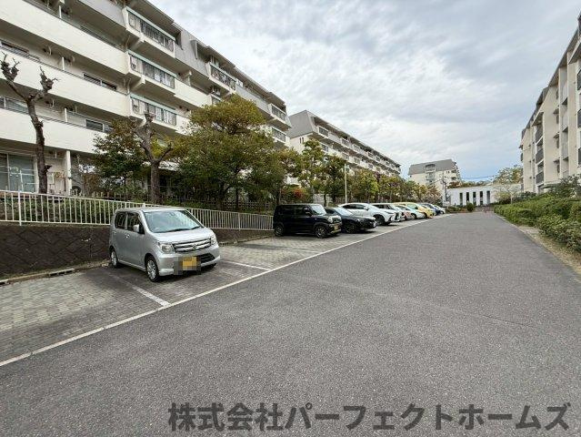 グリーンヒル光善寺住宅第5号棟の駐車場|駐車場に車を止められます