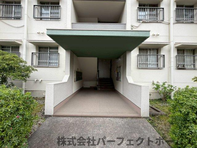 グリーンヒル光善寺住宅第5号棟のエントランス