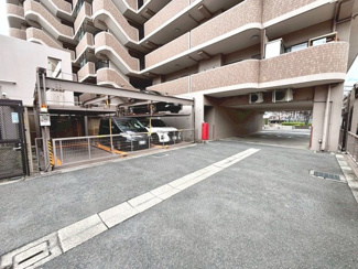 【駐車場】 | ディオ・フェルティ白鷺 | 全居室収納有りますので、収納場所に困らず綺麗な室内をたもてますね！
家族の思い出も大切にしまっておけますね♪