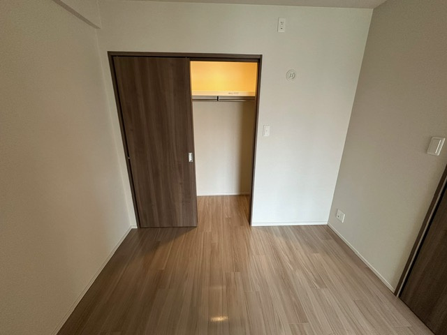 【内装】 | エスリード小阪ミッドゲート | 【洋室4.5帖】クローゼット完備です♪