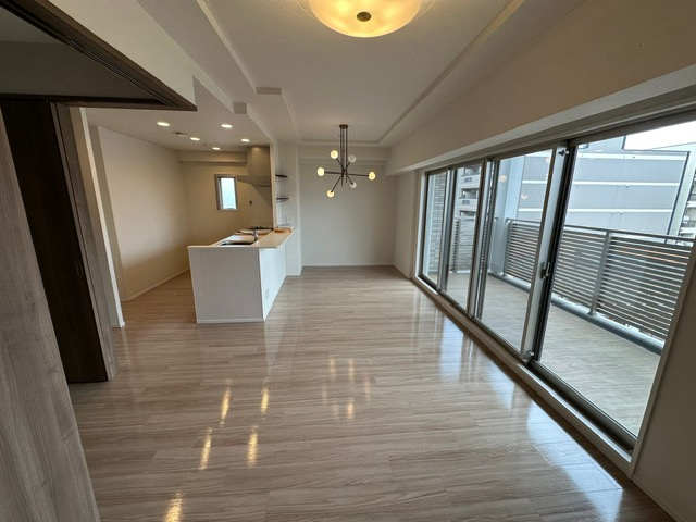 【居間・リビング】 | エスリード小阪ミッドゲート | 【LDK：約15.9帖】