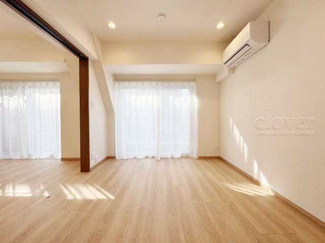 【子供部屋】 | 中銀八丁堀マンシオン | 洋室2　窓から明るい光が差し込む洋室。ベッドを置いて個人居室にする場合は、多くの時間を過ごすことになる空間です。使い勝手や落ち着きを想像してください。～即日のご見学可能～　お問合せはお気軽にどうぞ。