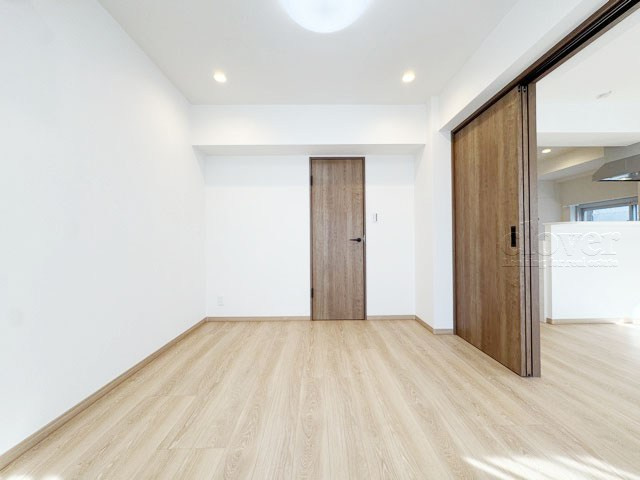【洋室】 | 中銀八丁堀マンシオン | 洋室2　大きな収納力が魅力の洋室。多くのお客様から、「欲しいもの＝収納」という声をいただきますが、まさにこのようなお部屋は需要の高さを感じます。～即日のご見学可能～　お問合せはお気軽にどうぞ。