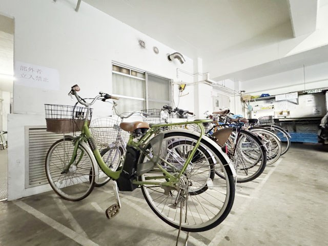【駐輪場】 | 中銀八丁堀マンシオン | 自転車置き場。マンションの共用部にあたります。空きの有無や駐輪料金、各戸の台数制限などについては、改めてお問い合わせください。～即日のご見学可能～　お問合せはお気軽にどうぞ。