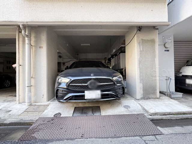 【エントランス】 | 中銀八丁堀マンシオン | お客様を、そして住人を出迎えてくれるマンションのエントランス。ゴミが落ちていないことからも、管理状態の良さや住民の節度の高さが見て取れます。～即日のご見学可能～　お問合せはお気軽にどうぞ。