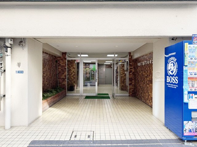 【エントランス】 | 中銀八丁堀マンシオン | お客様を、そして住人を出迎えてくれるマンションのエントランス。ゴミが落ちていないことからも、管理状態の良さや住民の節度の高さが見て取れます。～即日のご見学可能～　お問合せはお気軽にどうぞ。