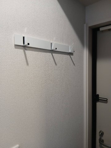 アテリア伍番館の設備|収納もある玄関です