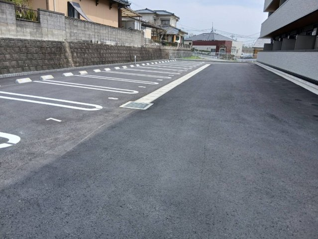 アテリア伍番館の駐車場|駐車場完備です