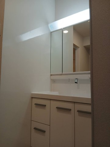 アテリア伍番館の独立洗面台|独立洗面化粧台が付いています