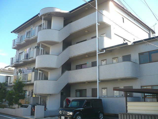 カームハイツ一番館の外観