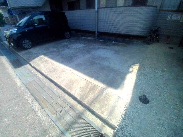 カームハイツ一番館の駐車場