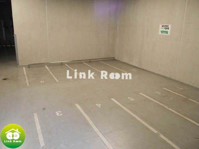 プライマル森下（旧　フィットエル森下）の駐車場