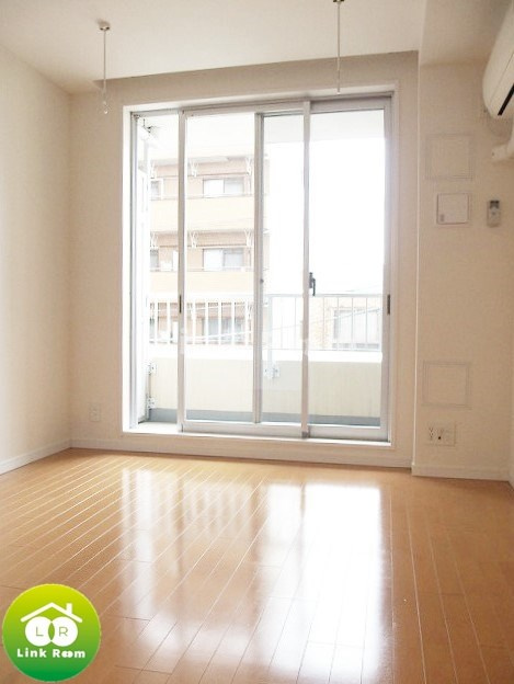 プライマル森下（旧　フィットエル森下）の居間・リビング