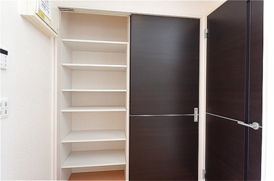 【キッチン】 | エルヴィレッジ Ｆ | キッチン横・収納