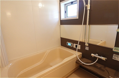 【浴室】 | エルヴィレッジ Ｆ | ＴＶ・換気暖房乾燥機付き浴室