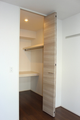 【洋室】 | サザンヒルズ Ｂ | 北洋室・ウォークインクローゼット