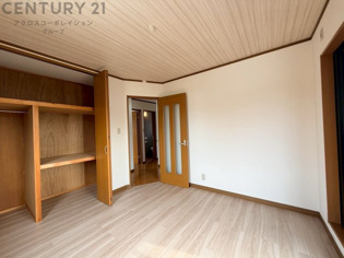 寝室…リラックスできるプライベート空間で、快適な睡眠をサポート。個人の好みに合わせたインテリアや寝具で心地良さを追求。プライベートな時間を過ごし、リフレッシュする場所におすすめです。