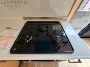 多数の調理器具を同時に使用でき、料理の効率化が可能。省エネで節約になり、様々な料理スタイルに適応できます。また、火力調整が独立しており、手入れや掃除もしやすく、今よりもっとお料理が楽しくなるかも。